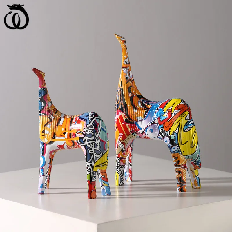 

WU CHEN LONG 2 Pcs/Set Abstract Painting Horse Arts Sculpture Lucky Animal Figurine Creative Resin Crafts Home Decoration R6109