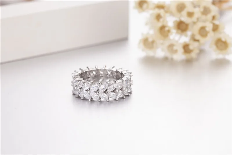 Женское кольцо из серебра 925 пробы с фианитом|Кольца| |