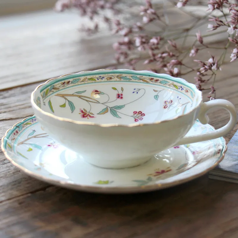 

European Coffee Cup and Saucer Sets Bone China Porcelain Tea Cup and Saucer Vintage Luxury Tazas Ceramica Home Drinkware AB50BD