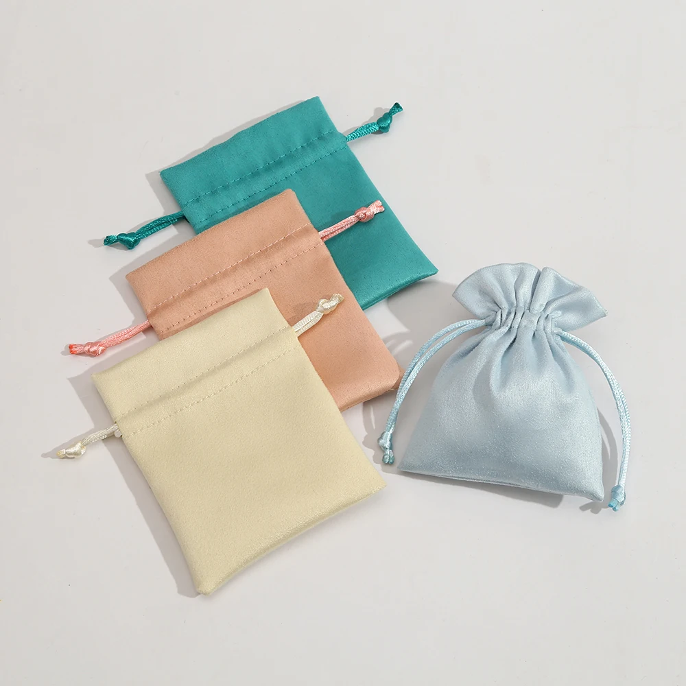 50pcs Velvet Jewelry Bags Christmas Wedding Candy Bags Party Decoration Drawable Pouches Gift Pouches Jewelry Packaging Display