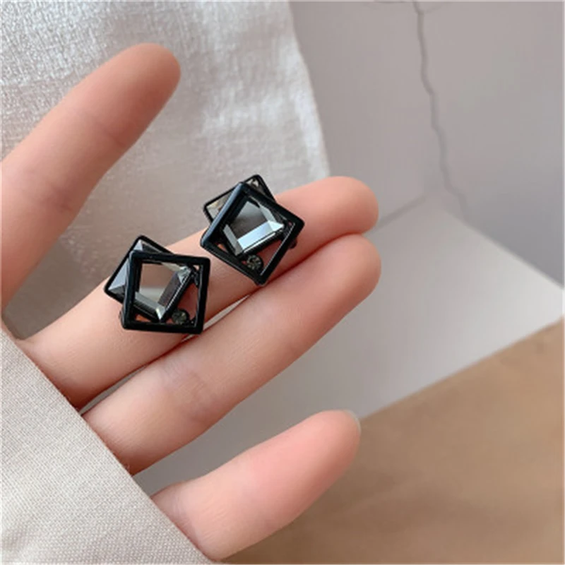 

Square Hollow Inlaid Diamond Fashion Personality Stud Earrings