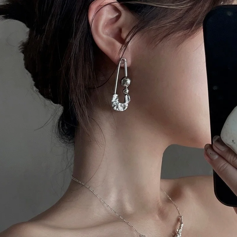 

Женские серьги-гвоздики со шпильками, в готическом стиле