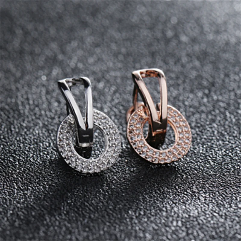 Корейская версия стильных темпераментных высококачественных диких цирконовых сережек двухцветных женских моделей, покрытых серебром YE049.