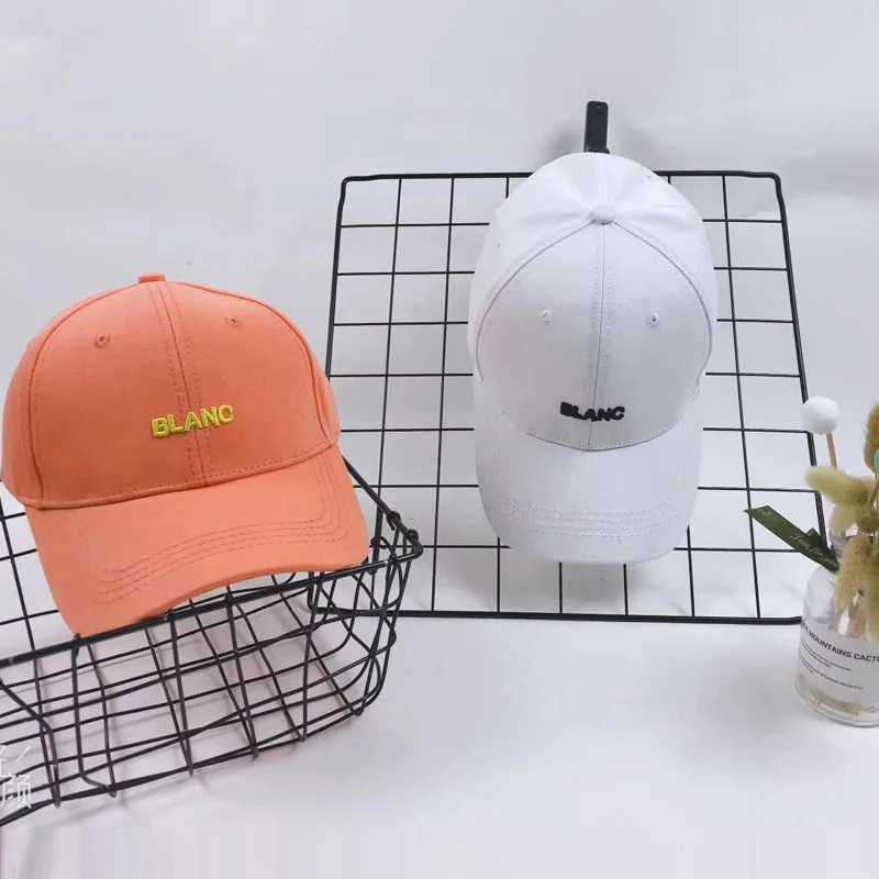 Кепка Женская бейсбольная яркой расцветки дизайнерская шапка с вышивкой в стиле