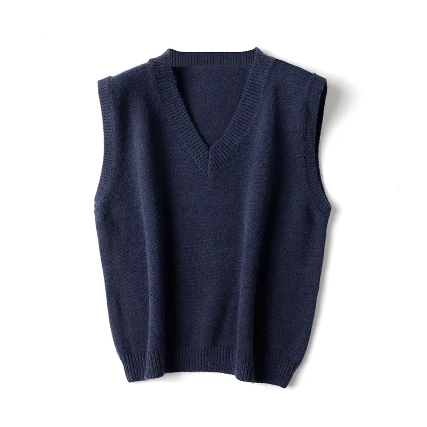 Женский трикотажный жилет без рукавов универсальный с V образным вырезом в