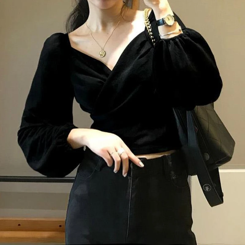 

Блузка женская с V-образным вырезом и рукавами-фонариками