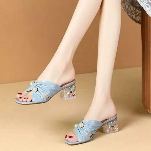 

Сланцы женские на среднем каблуке, модные тапочки с открытым носком, жемчужинами и рюшами, сланцы, C220, лето