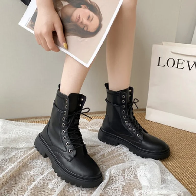 

Spring And Autumn New Style Casual College Style Flat Bottom Comfortable Lace-Up Ladies Short Boots Korean Fashion Martin Boots.