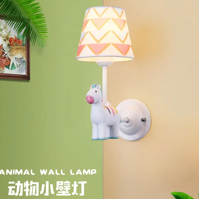 

Современный сдержанный мультяшный детский настенный светильник, лампа для креативной комнаты, милый светильник из смолы для спальни, гости...