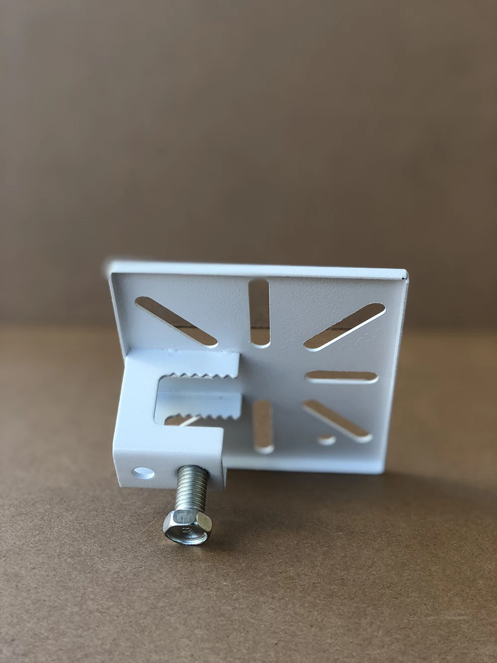 Стойка для наружного видеонаблюдения OwlCat высокое качество толщина 2 см