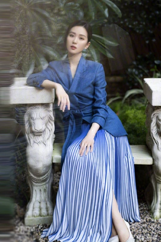 

2021 new spring clothes star same blue belt suit coat pleated skirt suit
