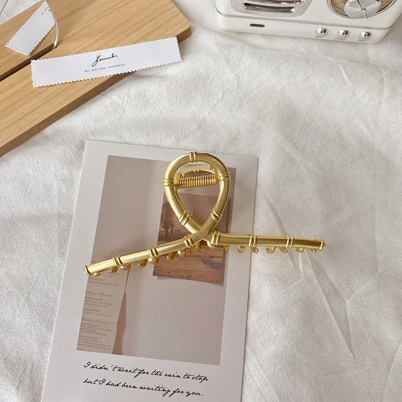 

5Styles Retro Metal Pearl Hair Claws Women Girls Hairpins Geometric Chain Cross Distortion Alloy Hair Clip Hair Styling Tools