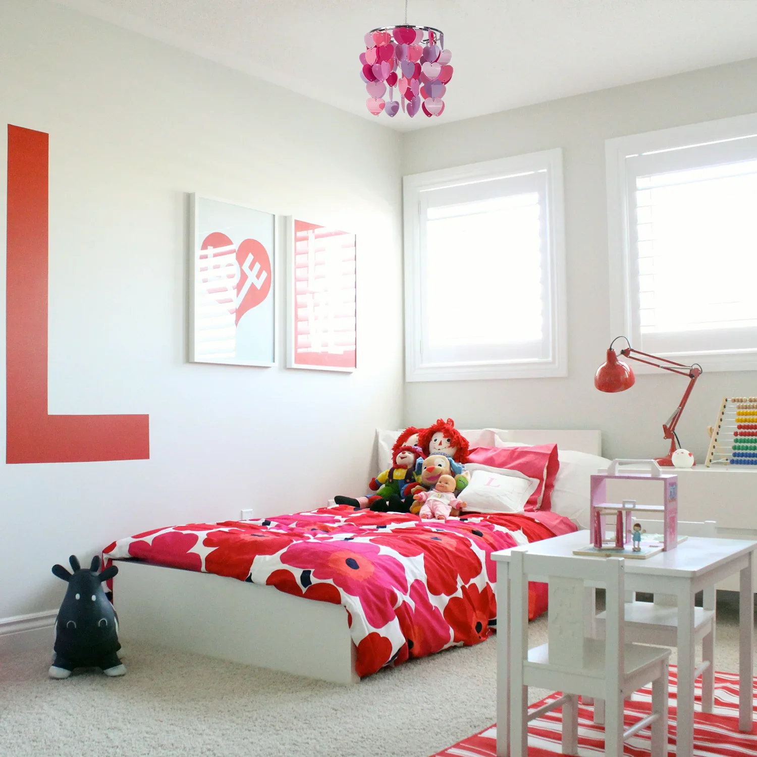 Люстра потолочная легкая с подвеской в виде сердец для девочек и