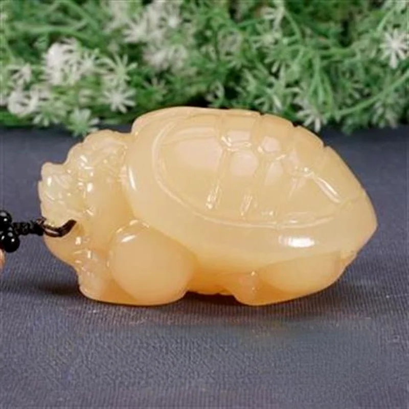 

Hot Selling Beige Jade Longevity Turtle Pendant Charm Jewellery Women's Hand-Carved Pendant for Women Men Fashion Accessories