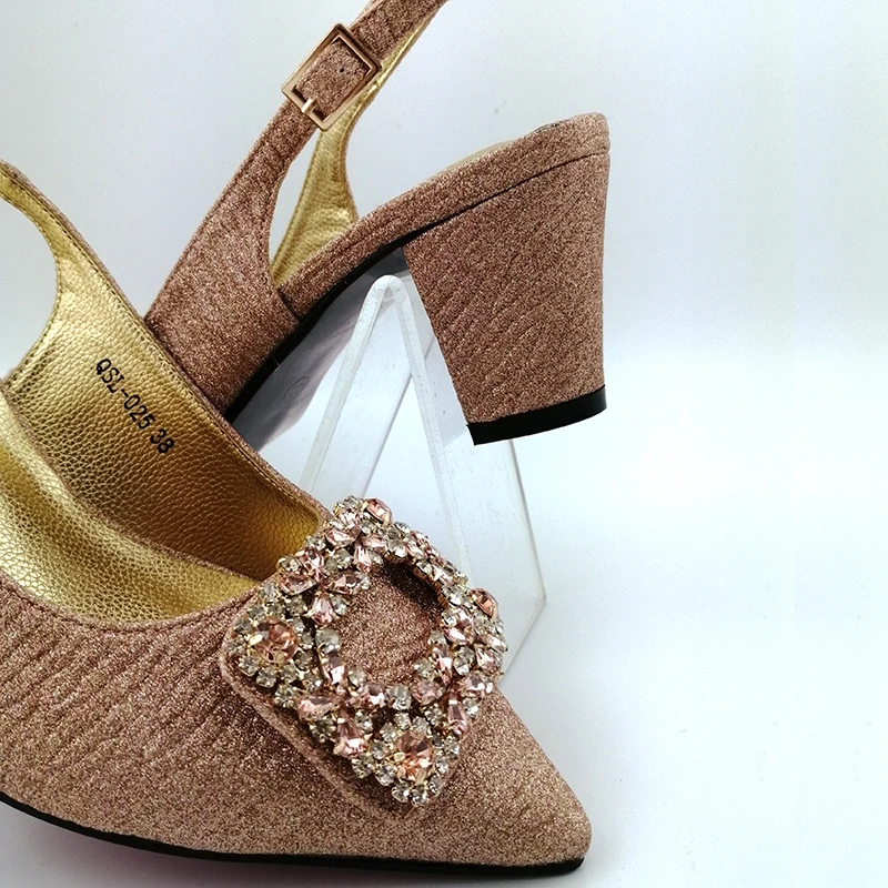 Новое поступление Зимние черные сапоги Цвет Для женщин одинаковая модная обувь