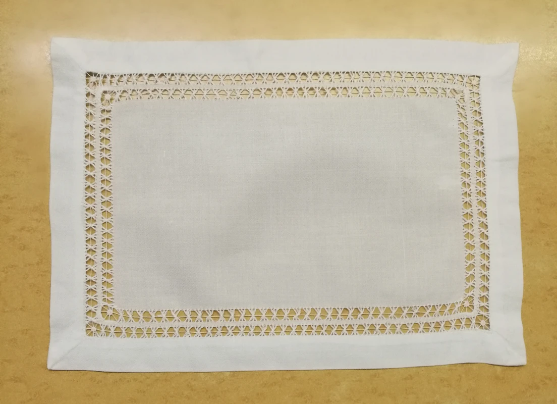 Набор салфеток St из 4 белых льняных с двойной подшивкой 10x14 дюймов установит сцену