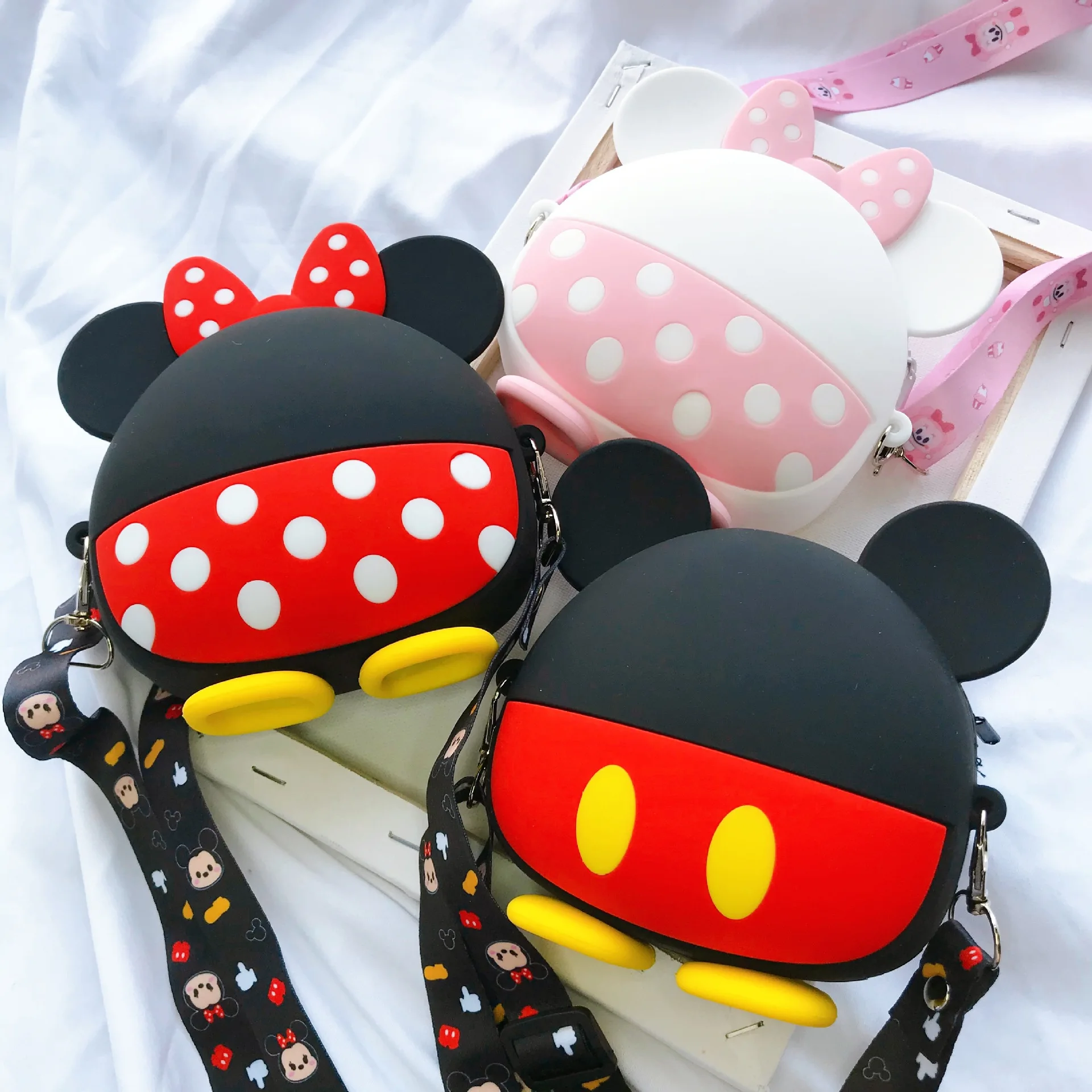 

Disney 2021 Mickey handbag diagonal standing adjustable diagonal coin purse pink Mickey Mouse storage bag