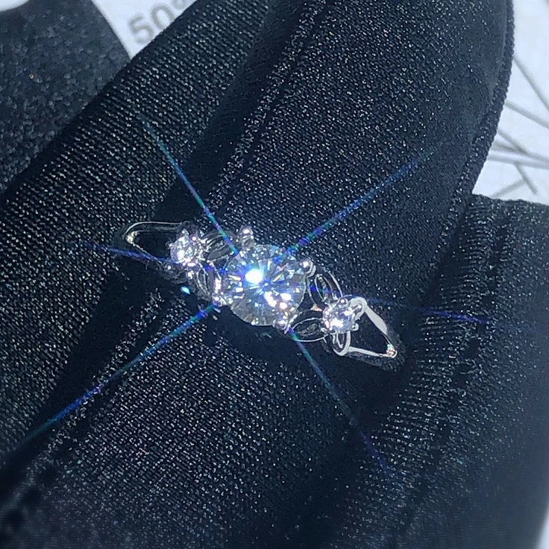 Продукт Продвижение Moissanite 0.5ct твердость 9,3, алмазные заменители, могут быть протестированы инструментами. Популярные ювелирные изделия
