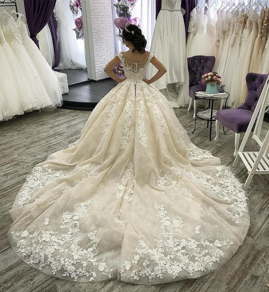 

New Vestidos de Novia Vintage Ball Gown Lace Up With Buttons Wedding Dress 2020 High Quality Lace Wedding Bride Dress HA183