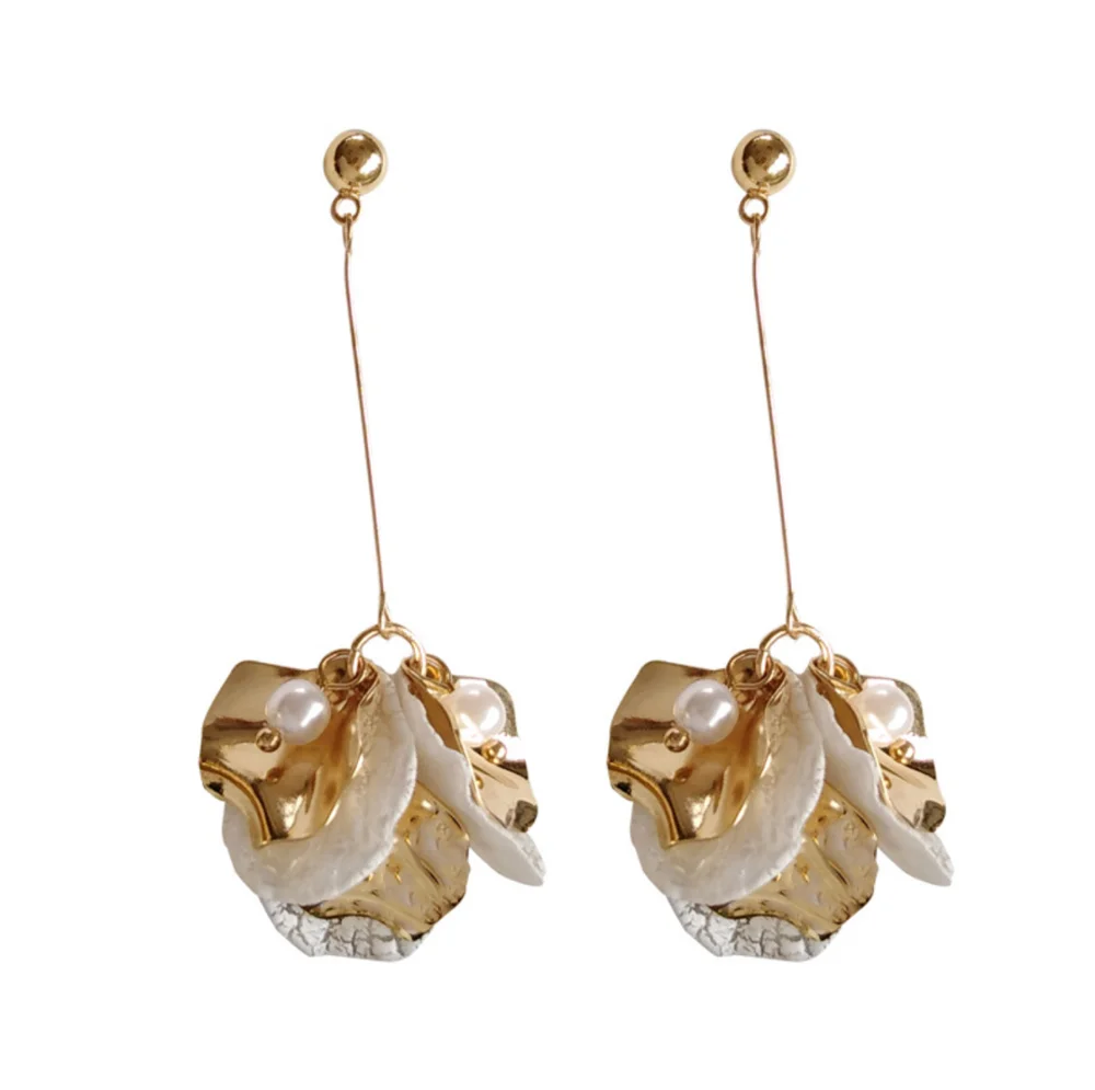 

2020 Fashion ins temperament beautiful pearl shell earrings petals holiday modified wind was thin earrings