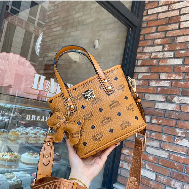 

Новинка 100%, модная универсальная сумка-мессенджер из 2021 натуральной кожи на одно плечо с широким ремешком, сумка-тоут с принтом, кошельки и с...