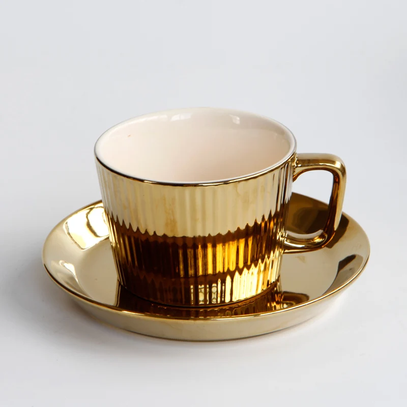 

Скандинавские королевские золотые кофейные чашки для эспрессо, керамические чашки для чая и блюдца, фарфоровые простые чашки для кафе, набо...