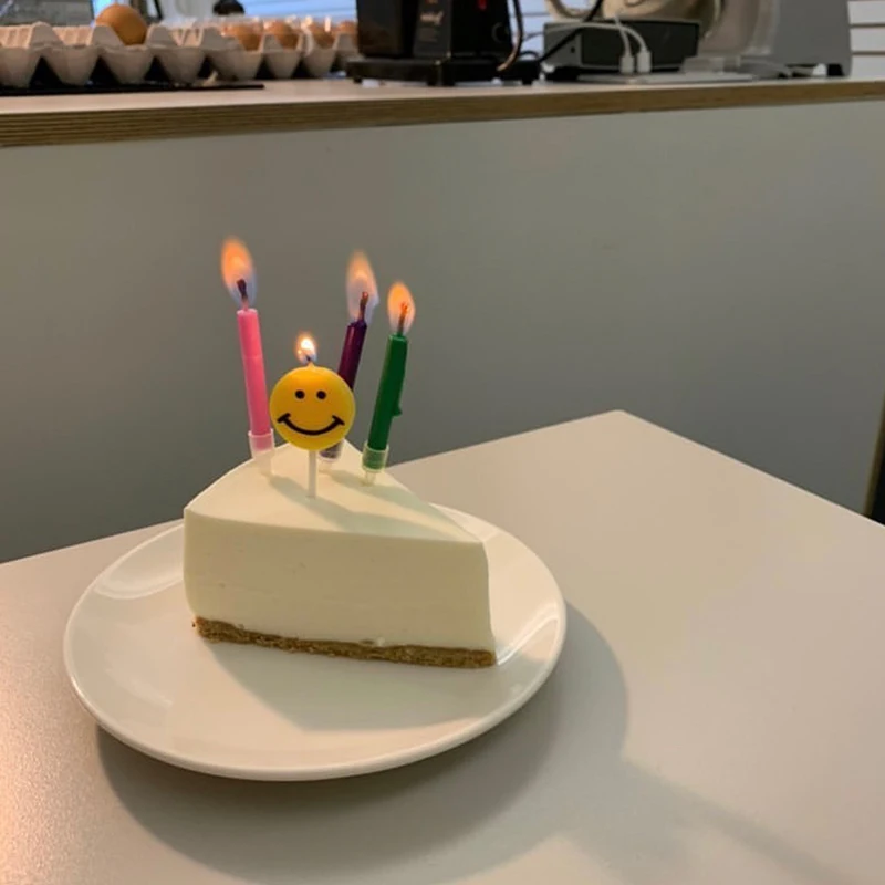 Цветные светящиеся свечи для детского дня рождения фотореквизит банкета на сто