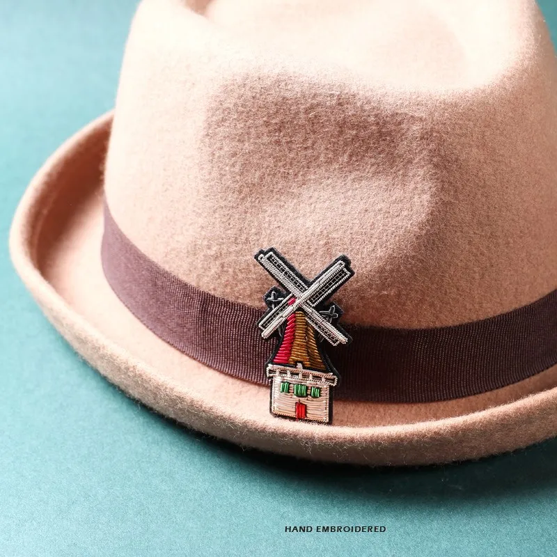 

Creative Pinwheel House Hot Air Balloon Brooch High-end Pin Fixed Clothes Accessories Badge Hand Embroidered Fabric Jewelry