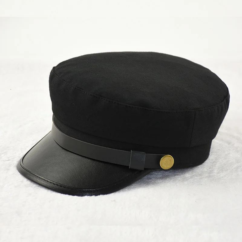 Полностью закрытая темно синяя кепка из искусственной кожи остроконечная