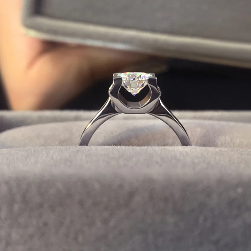 

Moissanite Ring Four-Claw D Color S925 Silver Ring 1 Carat Diamond Ring Female Ring