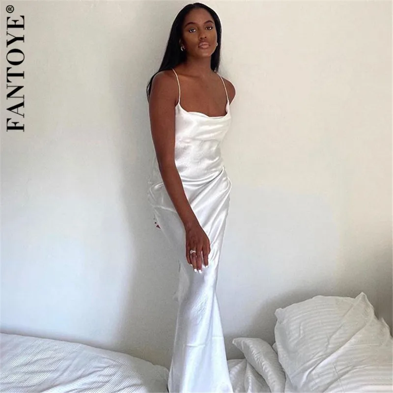 Женское атласное платье комбинация Fantoye с открытой спиной на тонких бретельках