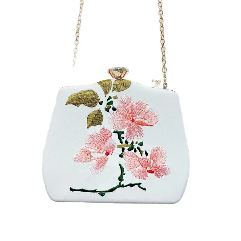

Fashion Retro Embroidery Clutch Bags 2021 Women Flower Wedding Clutches Female Luxurious Diamond Buckle Dinner Bag Box MN1403