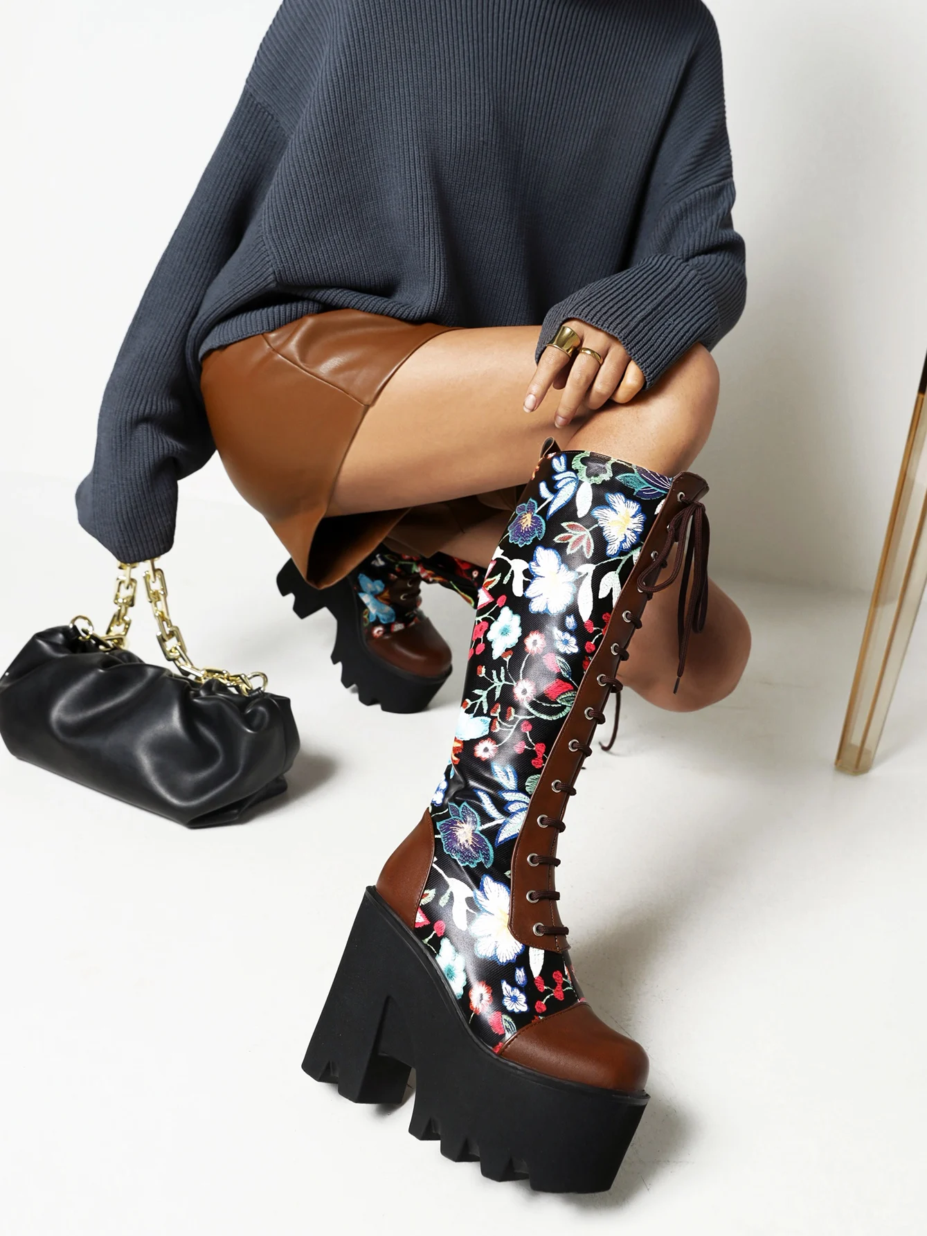 Женские сапоги до колена в стиле панк текстурные на толстой подошве с квадратным