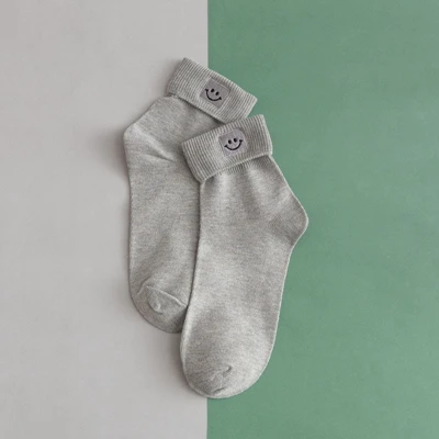 light grey Милые хлопковые женские носки с вышитым квадратным лицом новые милые высококачественные носки с улыбающимся лицом осенние модные носки с героями мультфильмов - Цвет: light grey