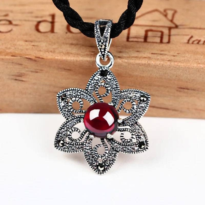 

Женское ожерелье из серебра 100% пробы с гранатом