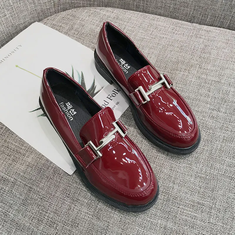 Женские туфли-оксфорды красного цвета лакированные кожаные мокасины на плоской