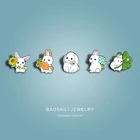 Милая брошь в форме животного смешанного дизайна, мультяшный простой обнимающий цветок, кролик, кусающий цветок, значок с эмалью, этикетка, значки