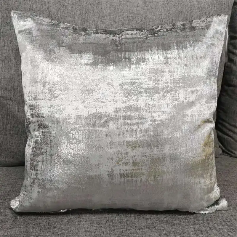 

Бархатный диванный чехол с серебристым принтом 43×43 см