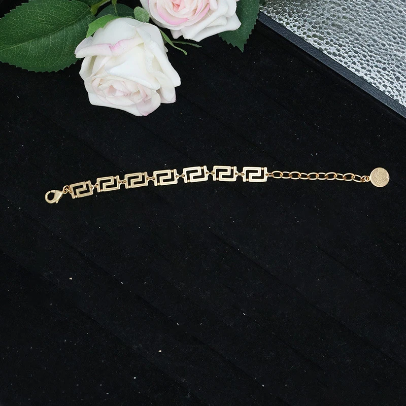 

Retro metal classic geometric fashion bracelet for women