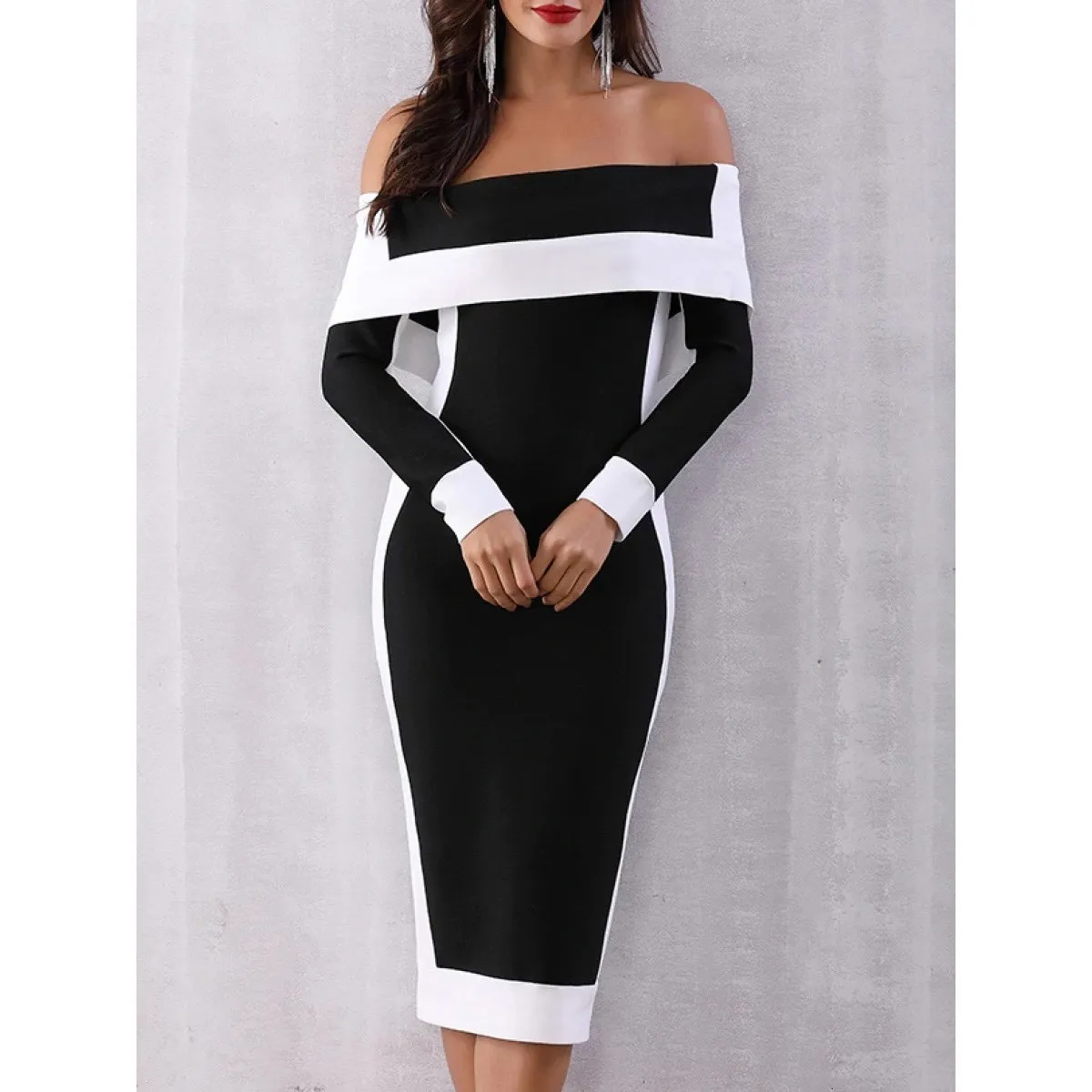 Платье женское черное с открытой спиной облегающее большого размера 5Xl 4Xl красное