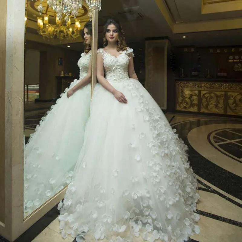 

Роскошное кружевное бальное платье, свадебные платья с V-образным вырезом, рукавами-крылышками и цветами ручной работы, пышное Тюлевое плат...