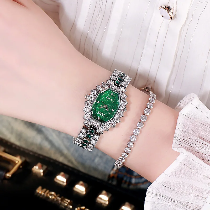 Luxury Style Hot Sale Square Shape Full Diamond Emerald Bracelet Watch Fashion Star Face Watch
