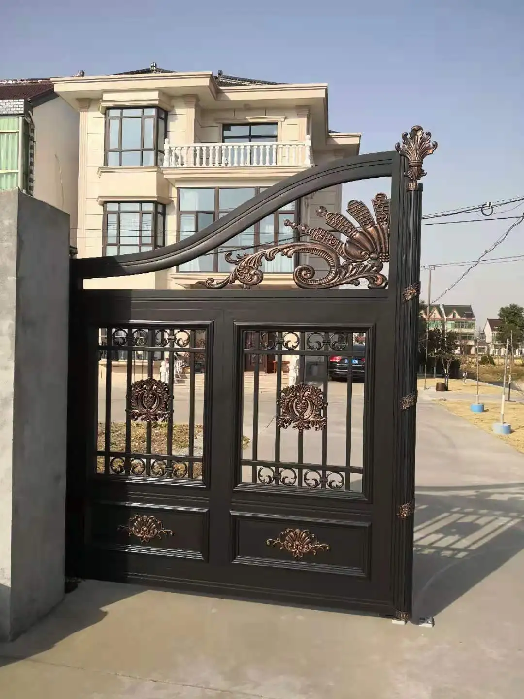 

Hench 2021 Hotsale Aluminium Driveway Gates Price By Sq.m Shipping Cost Extra Hc-Ag5