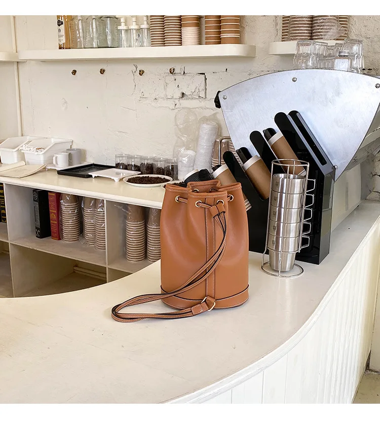 

Bag Women's bag New 2020 Fashion cylinder single shoulder bag large capacity retro rope hand bucket bag