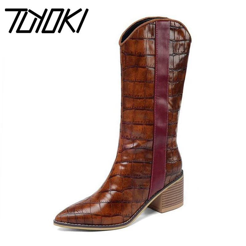 

Tuyoki сапоги до колена смешанных Цвет хлопковые повседневные Западные Ковбойские осенне-зимняя обувь; Пикантные женские ботинки с острым нос...