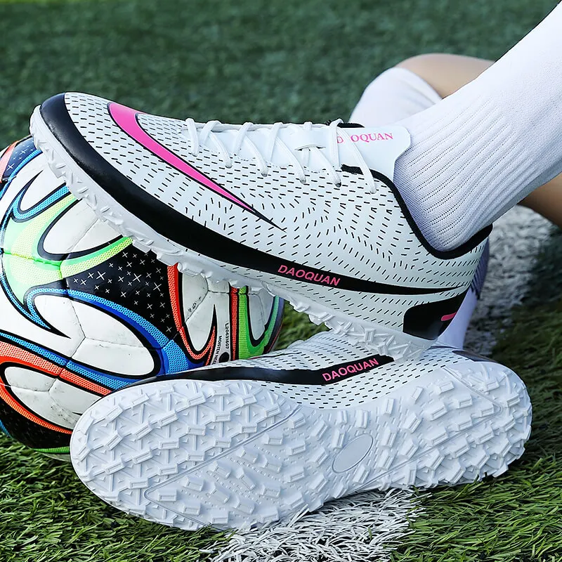 2021 New Arrival Men's Soccer Shoes Large Size Ultralight Football Shoes Women Non-Slip FG/TF Cleats Futsal Sneakers for Men