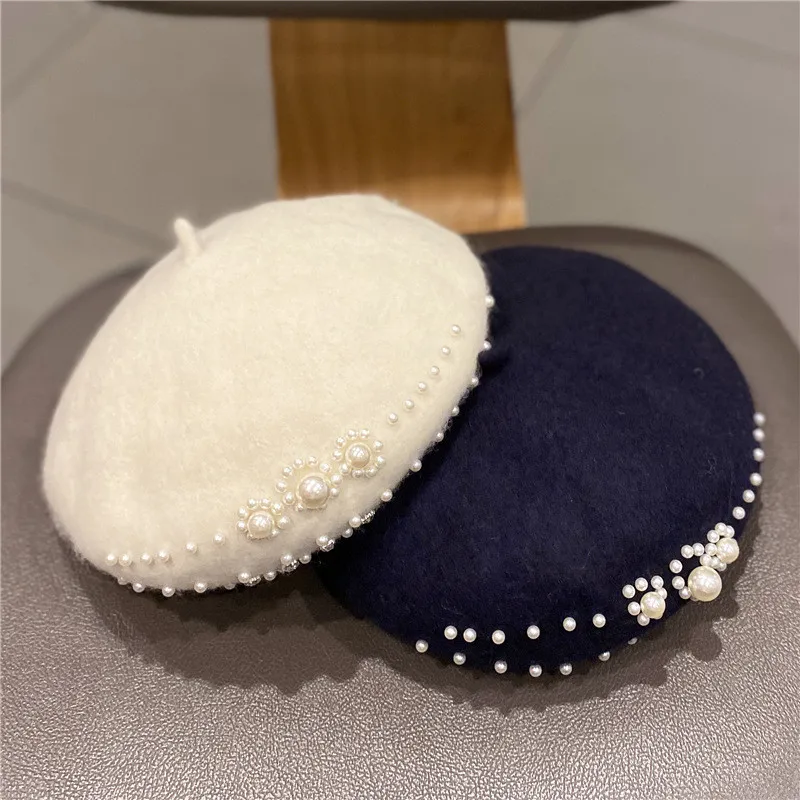 Женский шерстяной берет элегантный винтажный с жемчужинами и надписью теплый