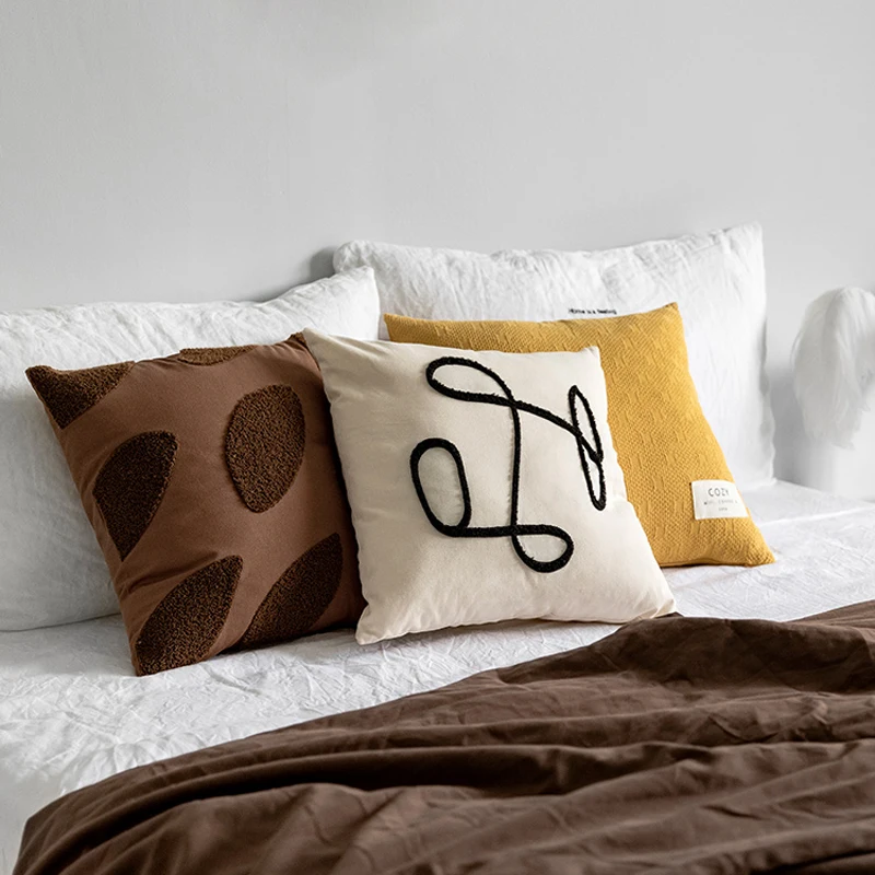 Мягкая подушка чехол хлопковая с пушистой вышивкой для телефона декоративный