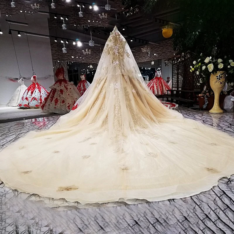 LS63454 1 Золотое вечернее платье с вуалью открытыми плечами на шнуровке сзади цвет