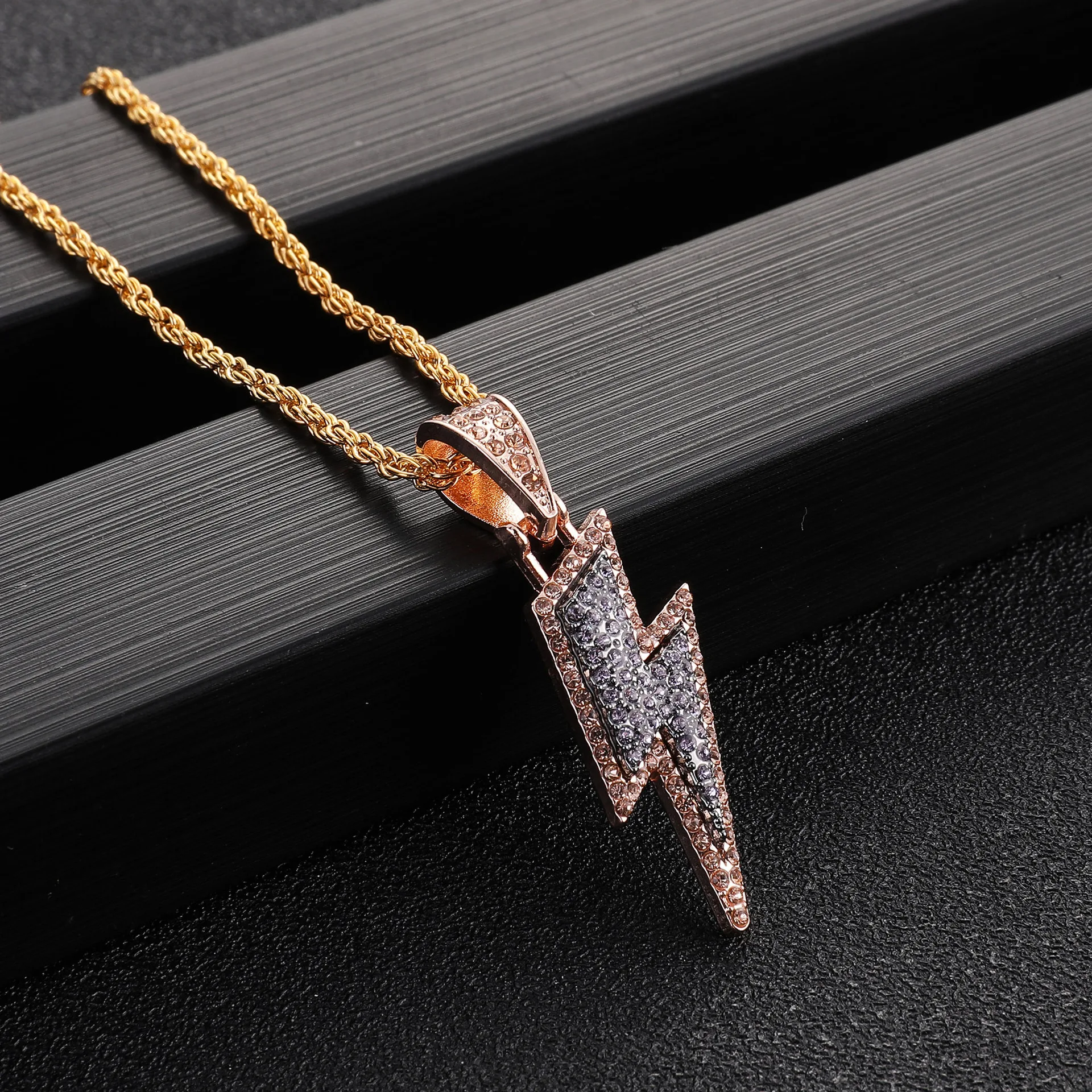 

Men Necklaces Crystal Lightning Pendant Necklace Rose Gold Silver Unisex Hip Hop Tide Brand Personality Necklace Jewelry